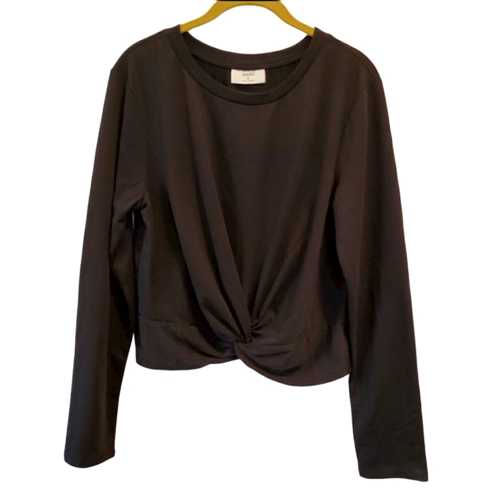 ⏳{Ivorie} Cropped Long Sleeve Front Twist Top